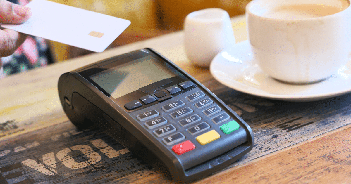 Paiement d'un café par carte