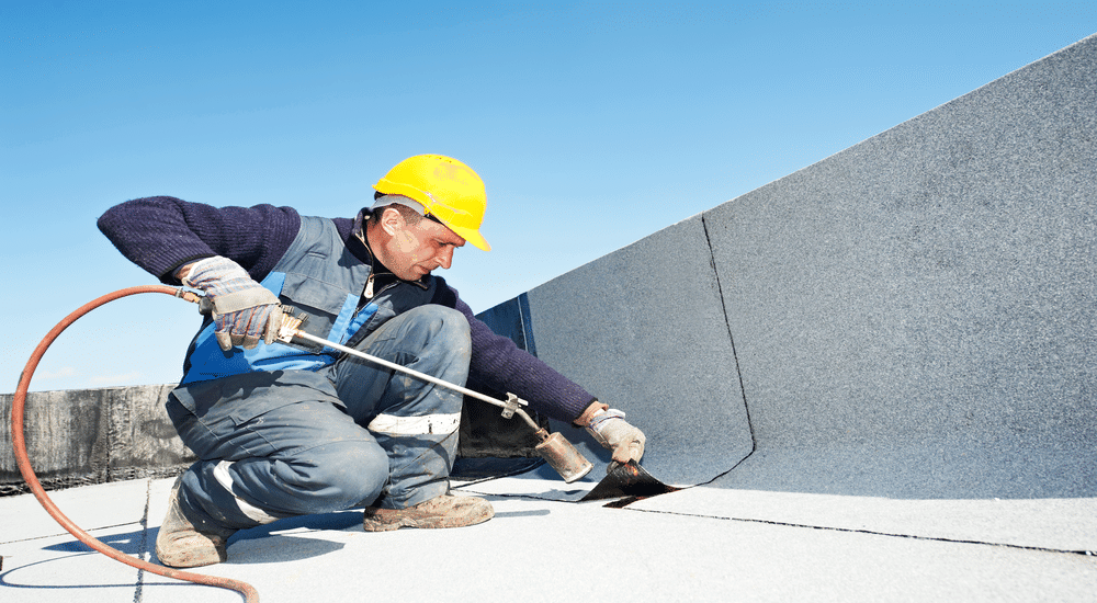 Comment se passe l’entretien d’une toiture plate roofing