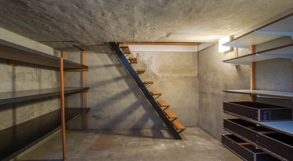 Vue d'une cave sans fenêtre