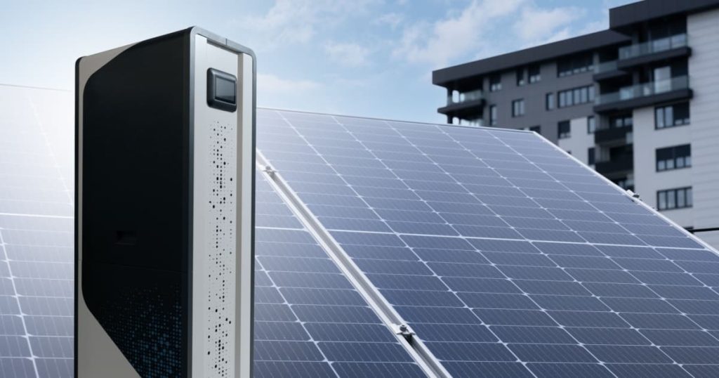 Panneau solaire avec batterie devant