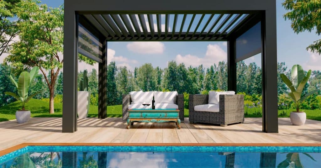 Pergola autonome avec sofa et fauteuil devant une piscine