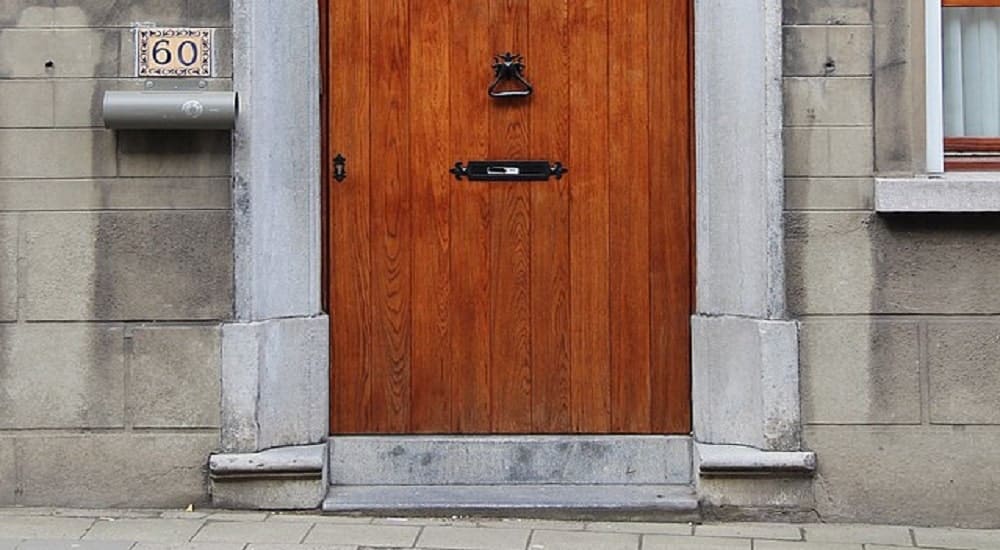 Seuil de porte arrondi en pierre bleue