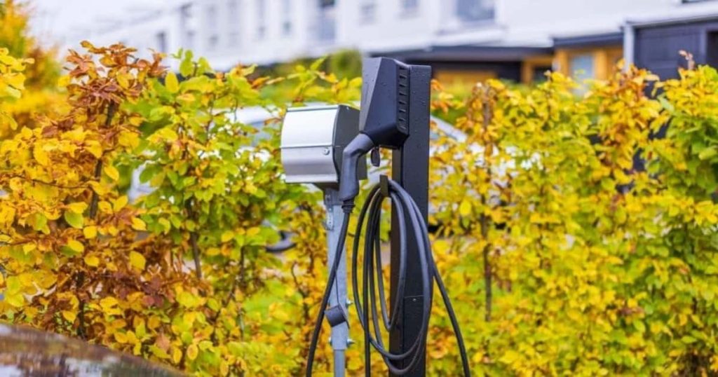 Système et modèle de borne de recharge à domicile, Sur support mural (box) ou sur poteau (borne)