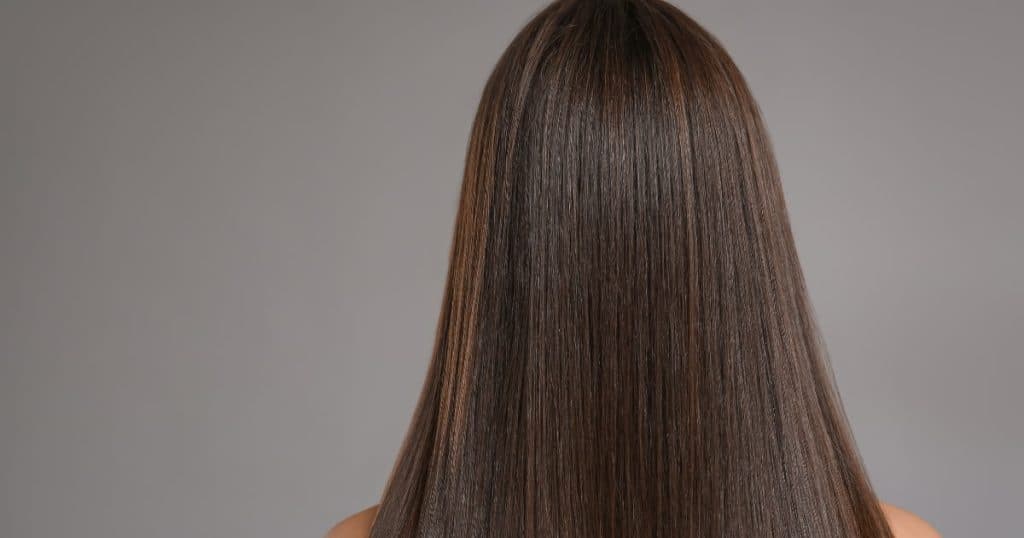 Chevelure lisse de couleure brune