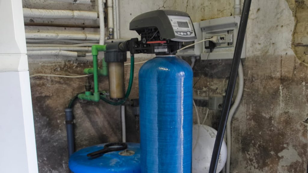système adoucisseur d'eau sans sel, avec bouteille de cO2