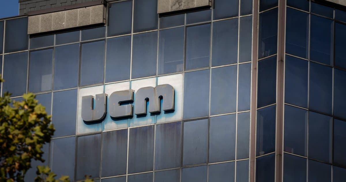 Logo de l'UCM Belgique sur leur bureau de Liège. Union des Classes Moyenne est une association et une Union belges qui défend et fait pression pour les travailleurs indépendants et les PME.