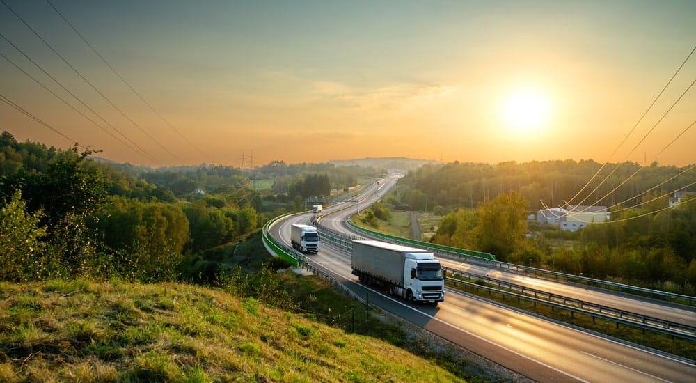 autoroute empruntée par des camions en Europe