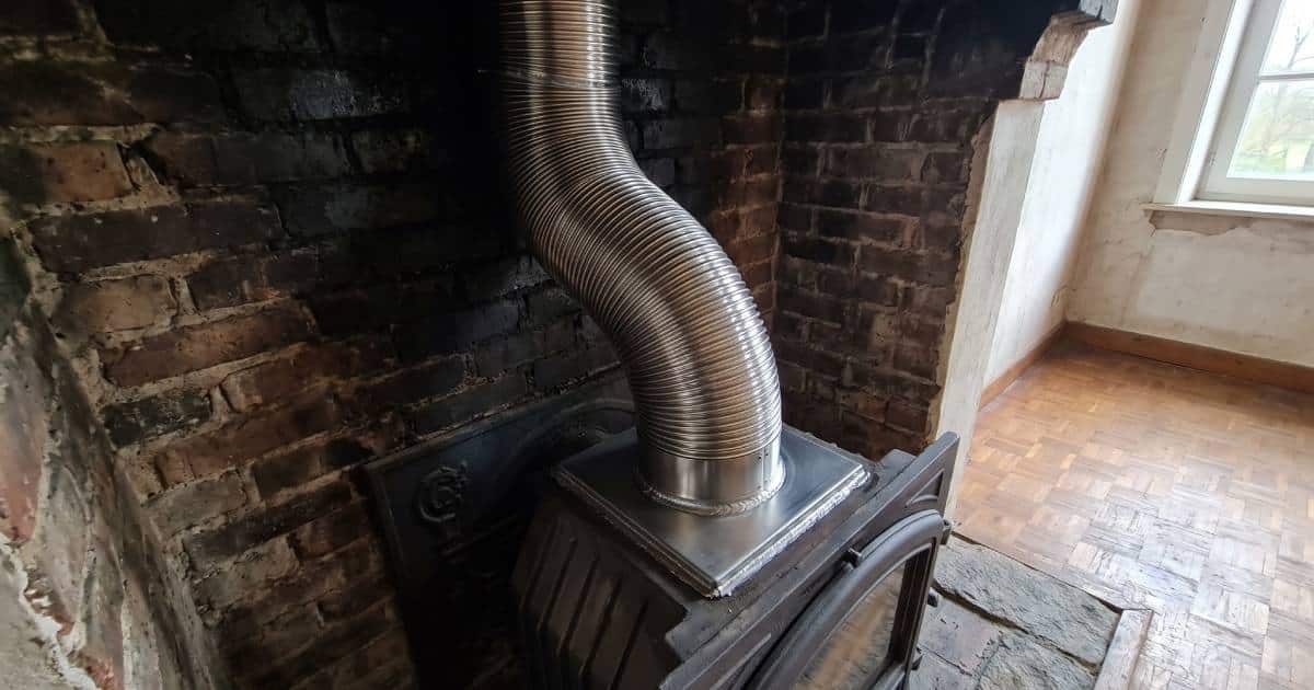 Cheminée tubée dans une maison.