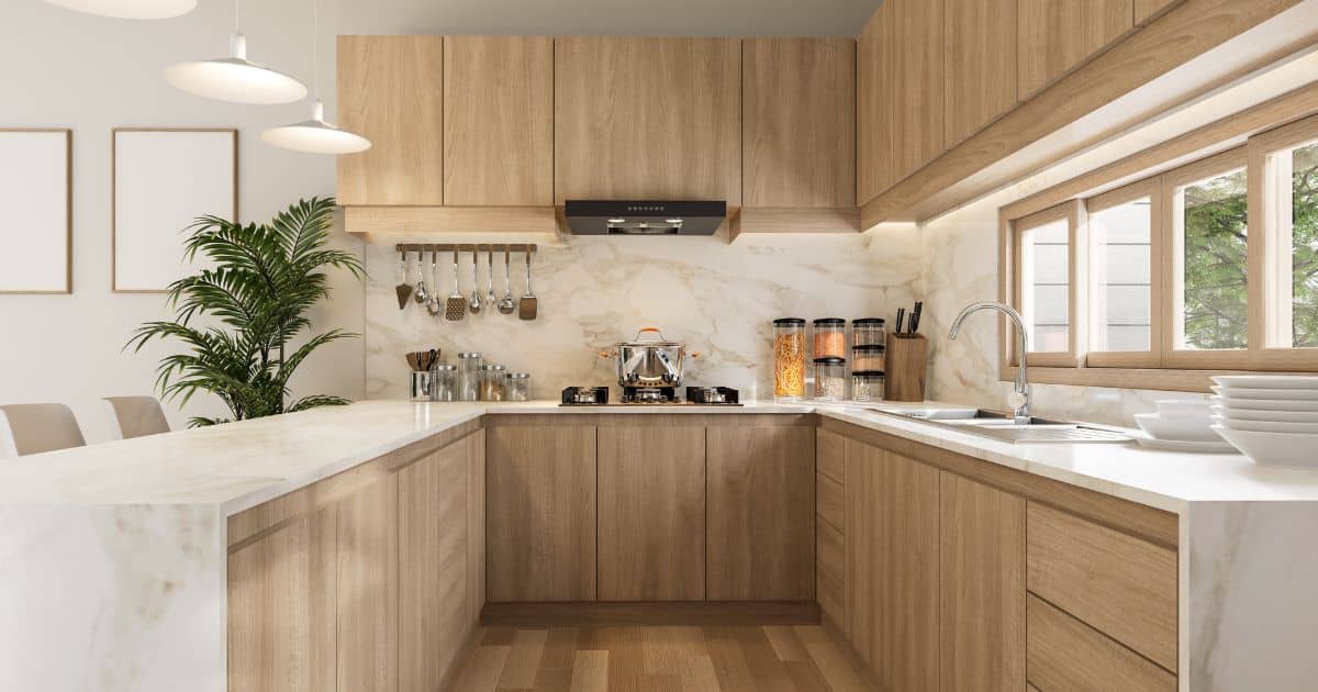 Cuisine en bois beige en forme U