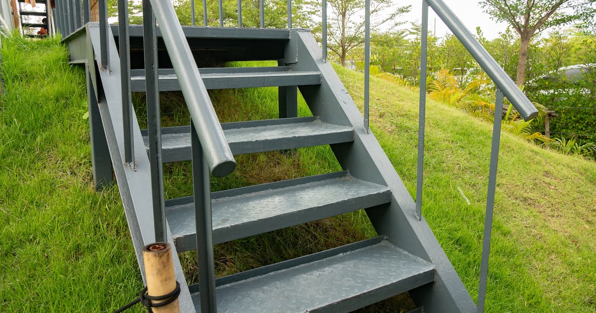 escalier d'extérieur en métal