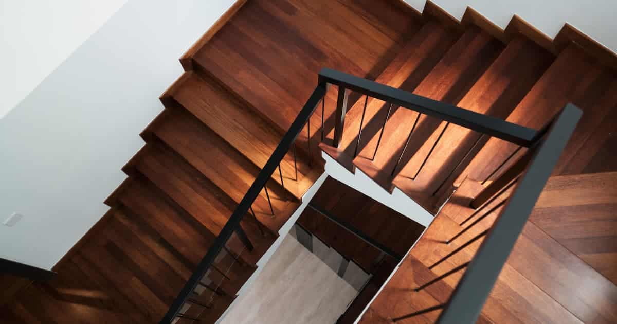 Escalier en bois vitrifié