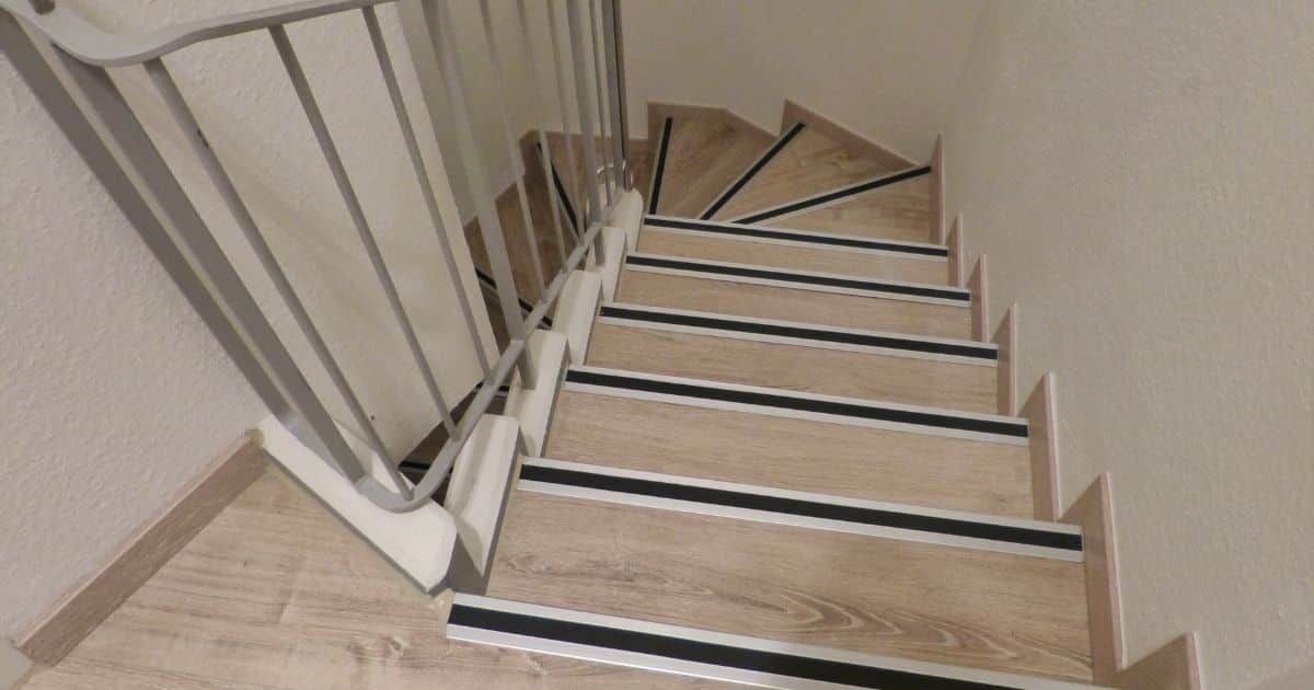 escalier tournante stratifié avec des lames en composite