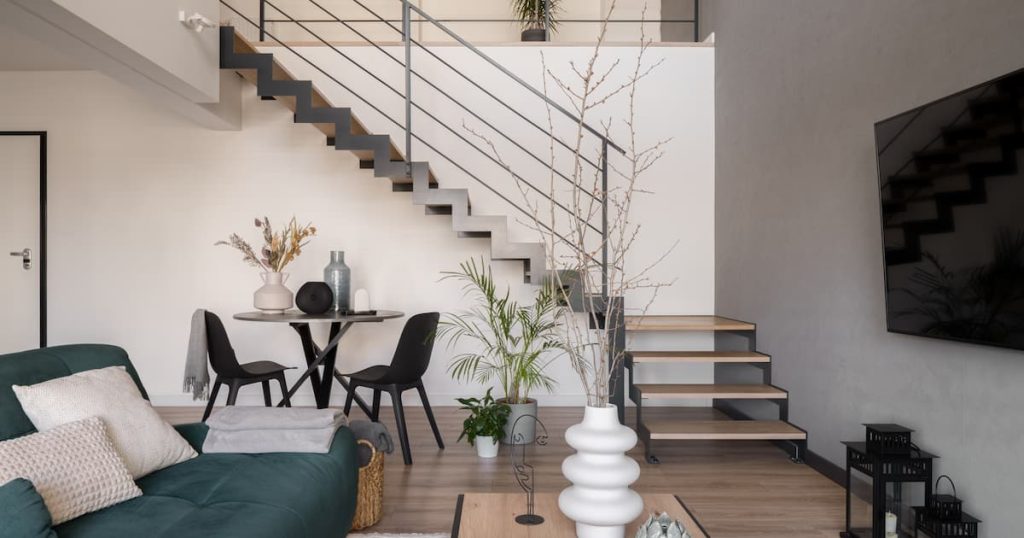 escalier ouvert quart tournant dans le salon