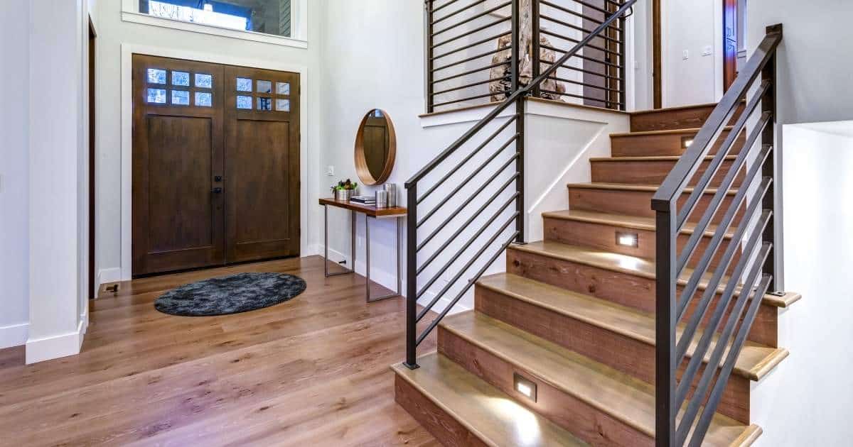 Escalier droit sur mesure avec lumière intégrée