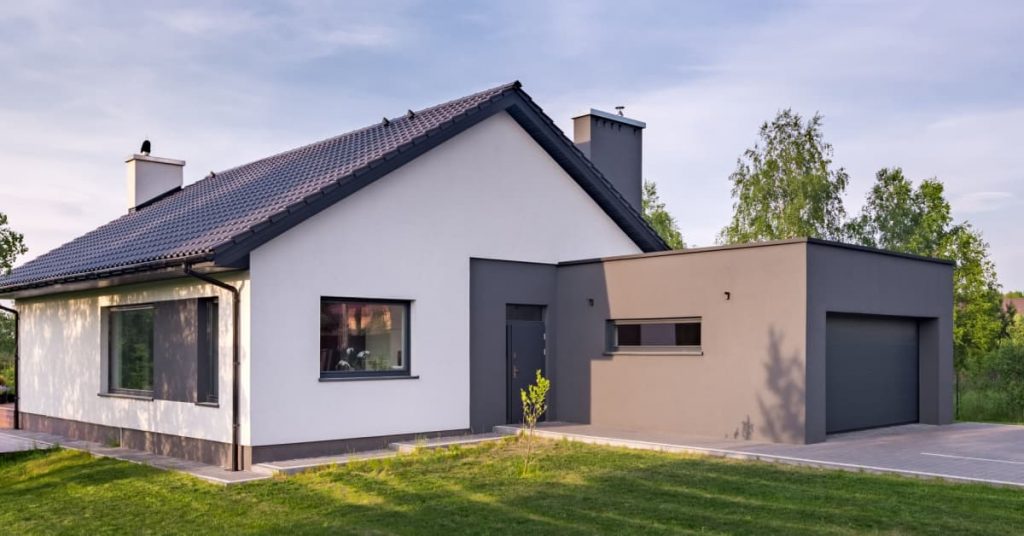 maison façade bicolore gris-blanc