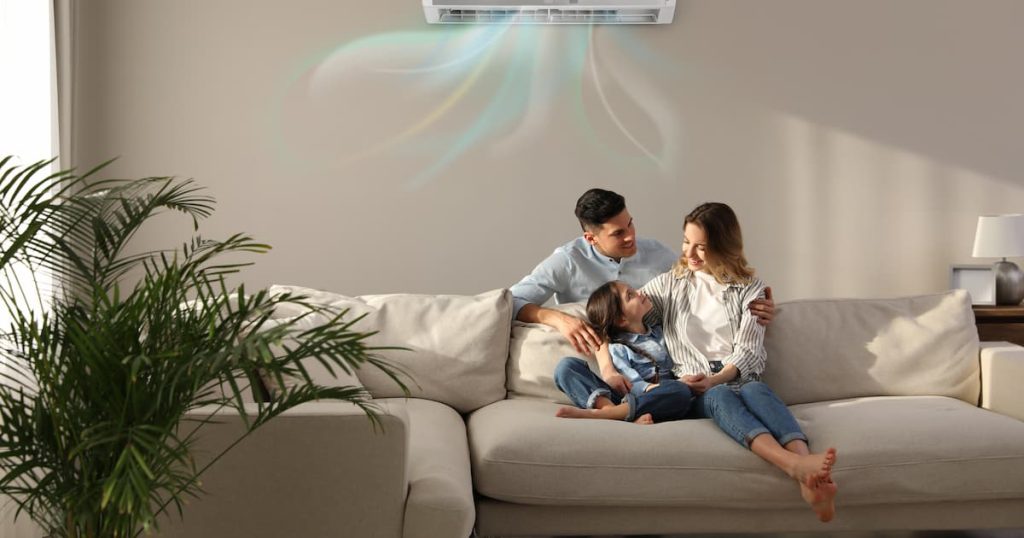 une famille qui  profite de la climatisation