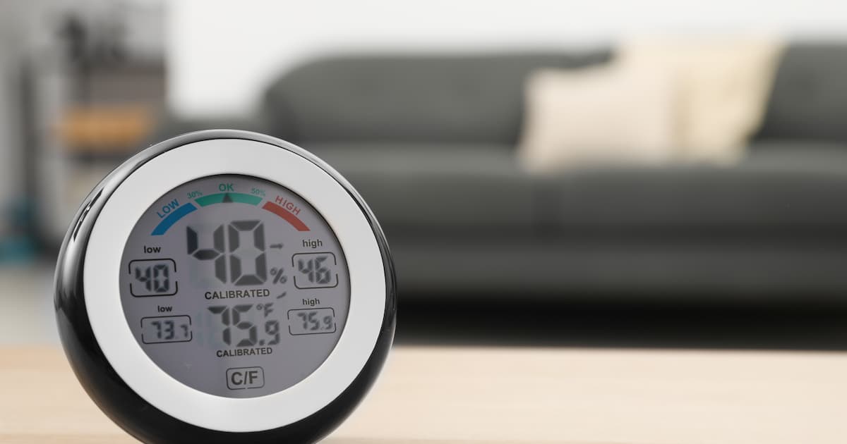 Avec un hygromètre, vous surveillez facilement le taux d’humidité dans votre maison, ce qui est très utile si votre climatisation déshumidifie l’air en mode chauffage.