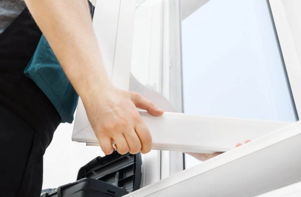 Réglage châssis PVC : réglace de fenêtre avec un châssis en PVC