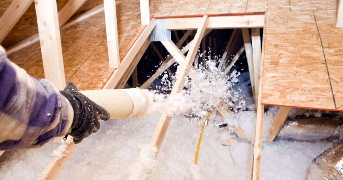 Soufflage d'une isolation en vrac