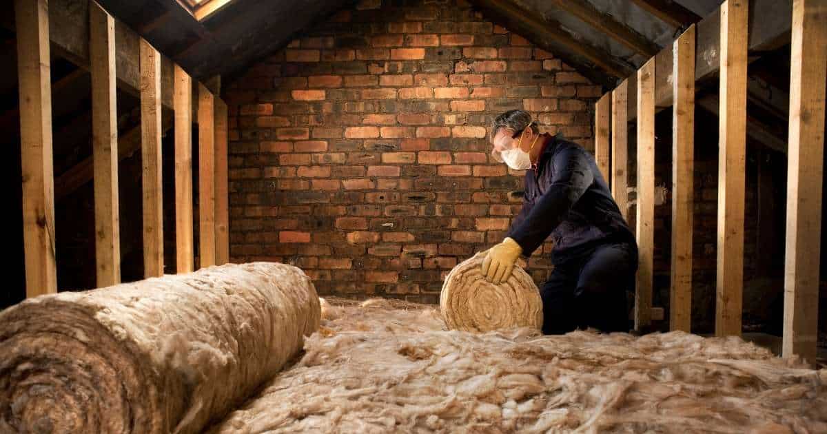 laine de roche déroule sur plancher des combles 