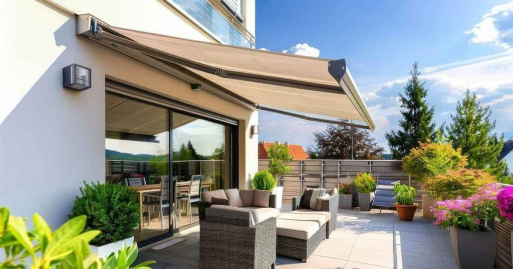 Terrasse de maison avec store banne 