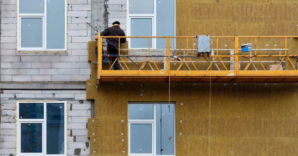 pose de panneaux isolants sur façade