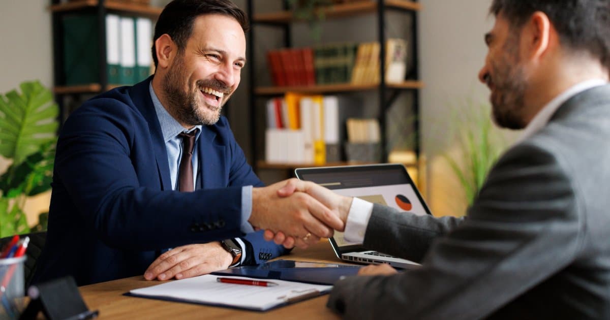 Partenariat d'un patron d'entreprise avec un secrétariat social.