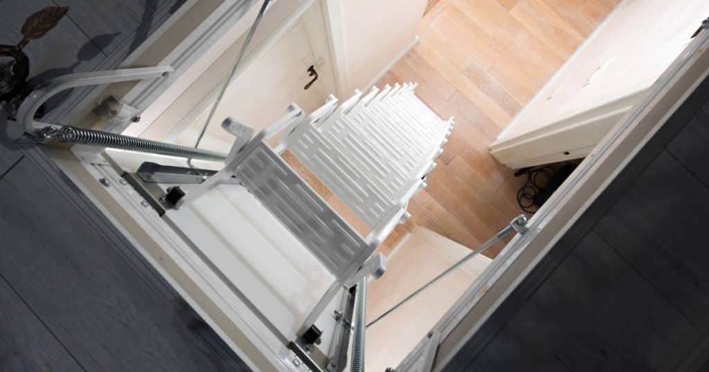 Escalier gain de place escamotable