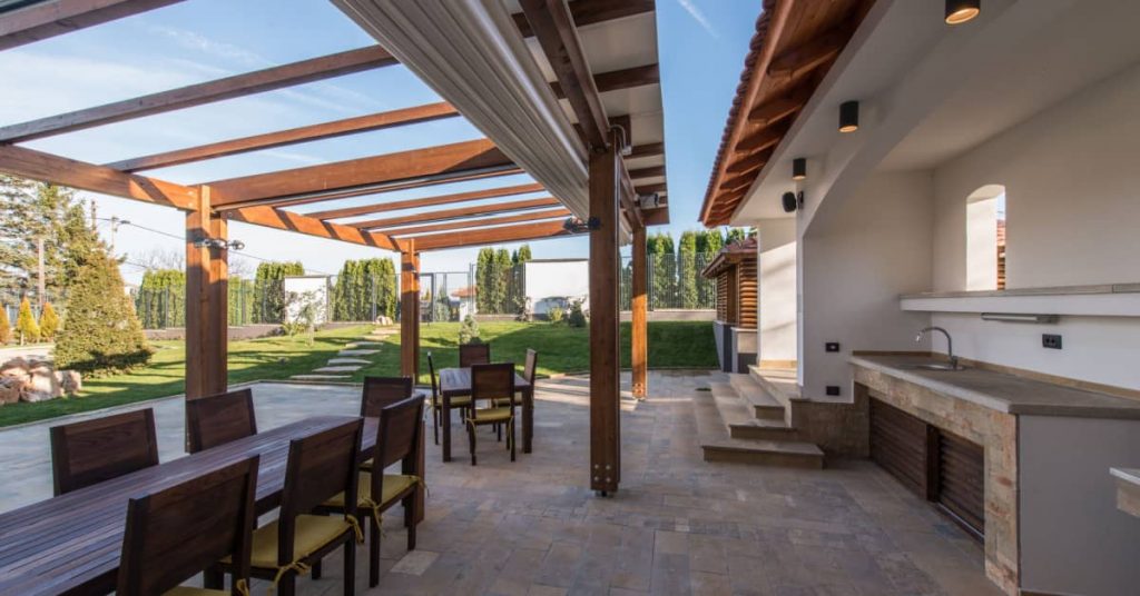 pergola avec cuisine extérieure