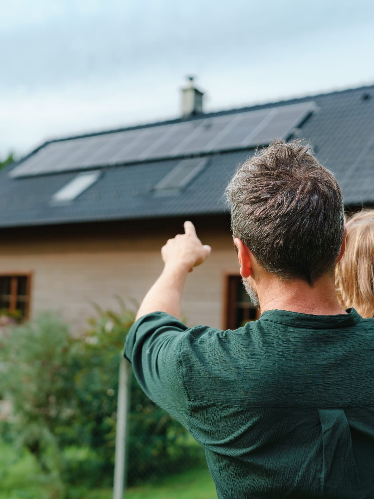 Panneaux solaires sur toit de maison