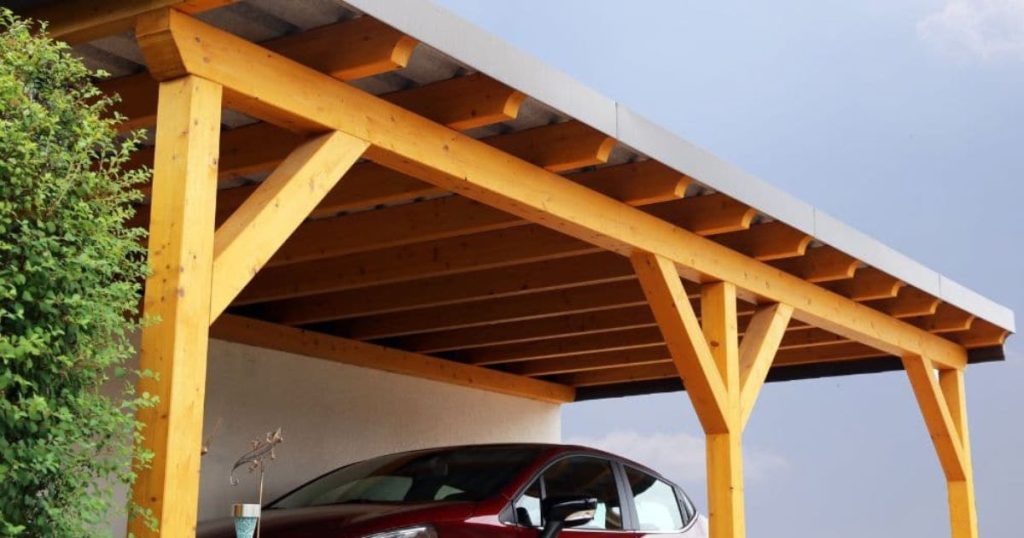carport met een auto eronder