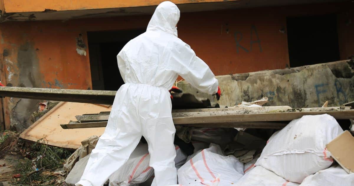 Asbestcement verwijderen met voldoende voorzorgmaatregelen