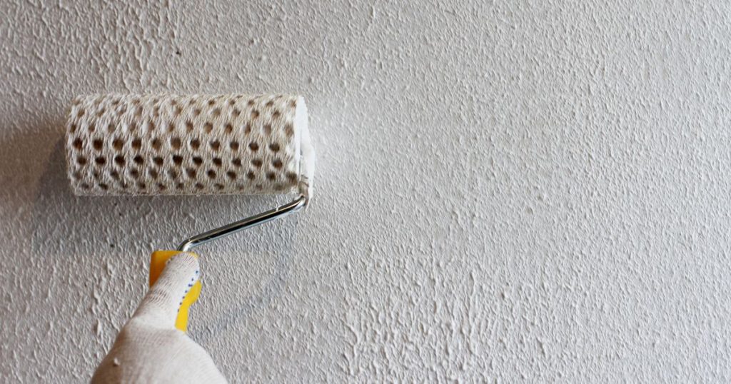 Crepi op binnenmuur aanbrengen met speciale materialen