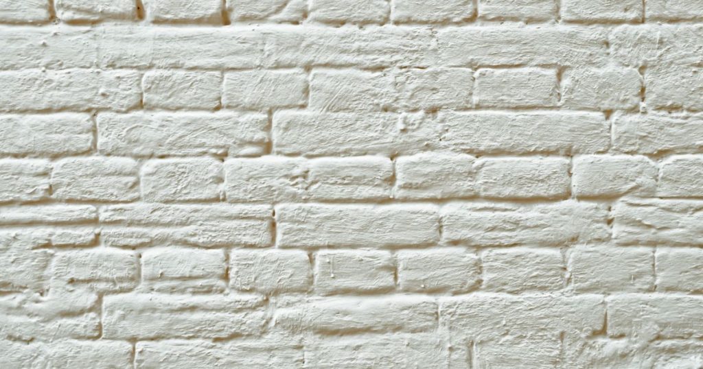 Witte baksteenmotief uit crepi