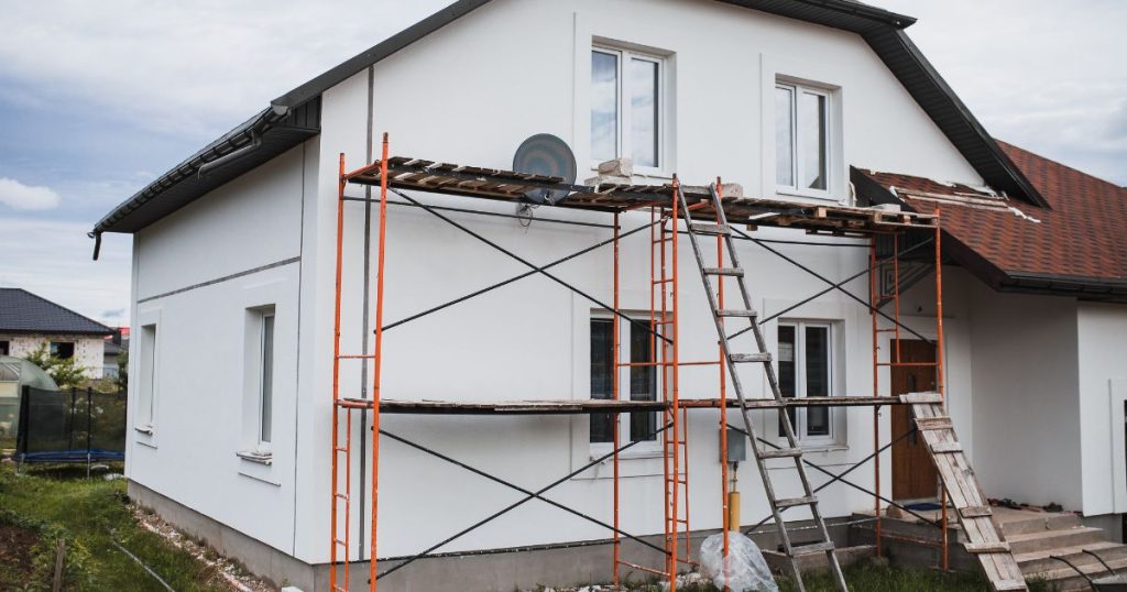 Gevelrenovatie crepi aanbrengen