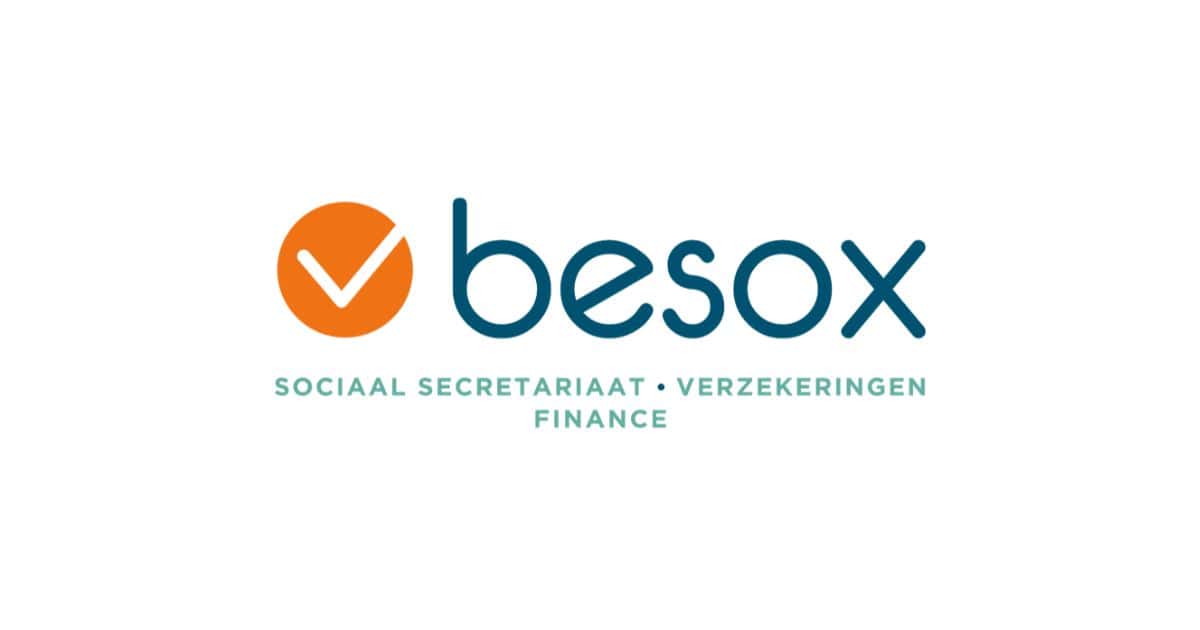 Logo van het sociaal secretariaat Besox: een oranje bol met vinkje, de naam Besox in donkerblauwe letters en de diensten in lichtblauwe-groene letters.