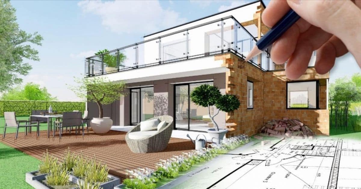 Een hand met een potlood maakt een realistische schets van een woning op basis van het door hem of haar getekende plan, dat ook zichtbaar is.