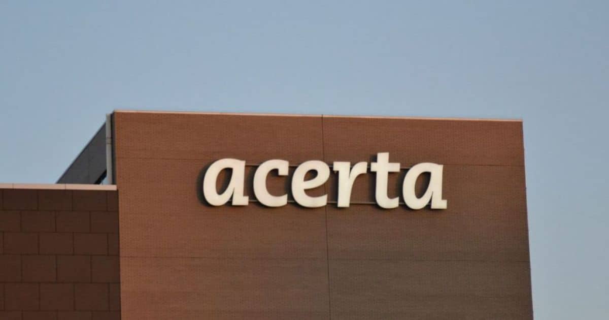 Bedrijfsgebouw met bruine gevel en daarop de naam Acerta in grote letters.