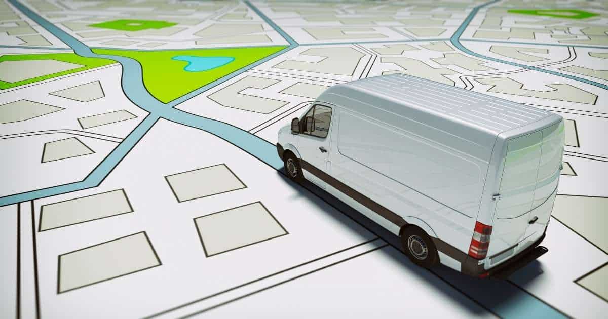 Weergave van GPS- of GPRS-tracking: een kaart waarover een witte bestelwagen rijdt.