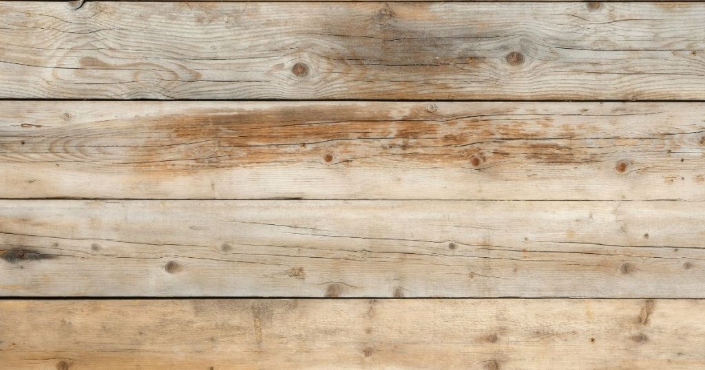 Douglas of grenen: een goed alternatief op steigerhout voor een goedkope maar stoere houten trap.